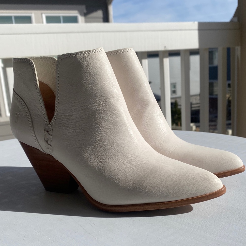 NWOT Frye Reina Leather Cut Out Bootie In White-Sz 7.5 M